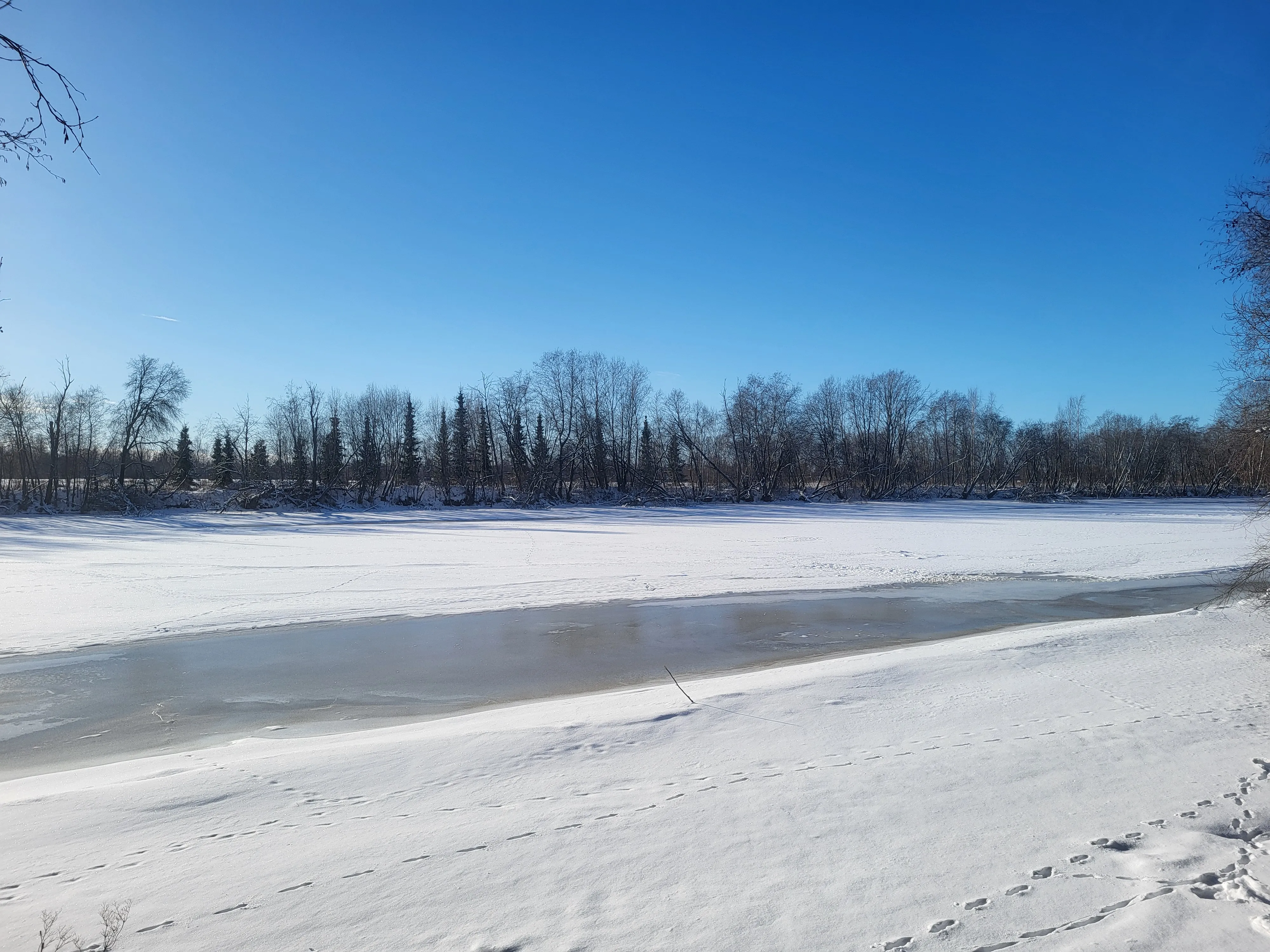Jäässä oleva joki